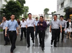 佛山市市长刘悦伦一行莅临新媒体园指导工作