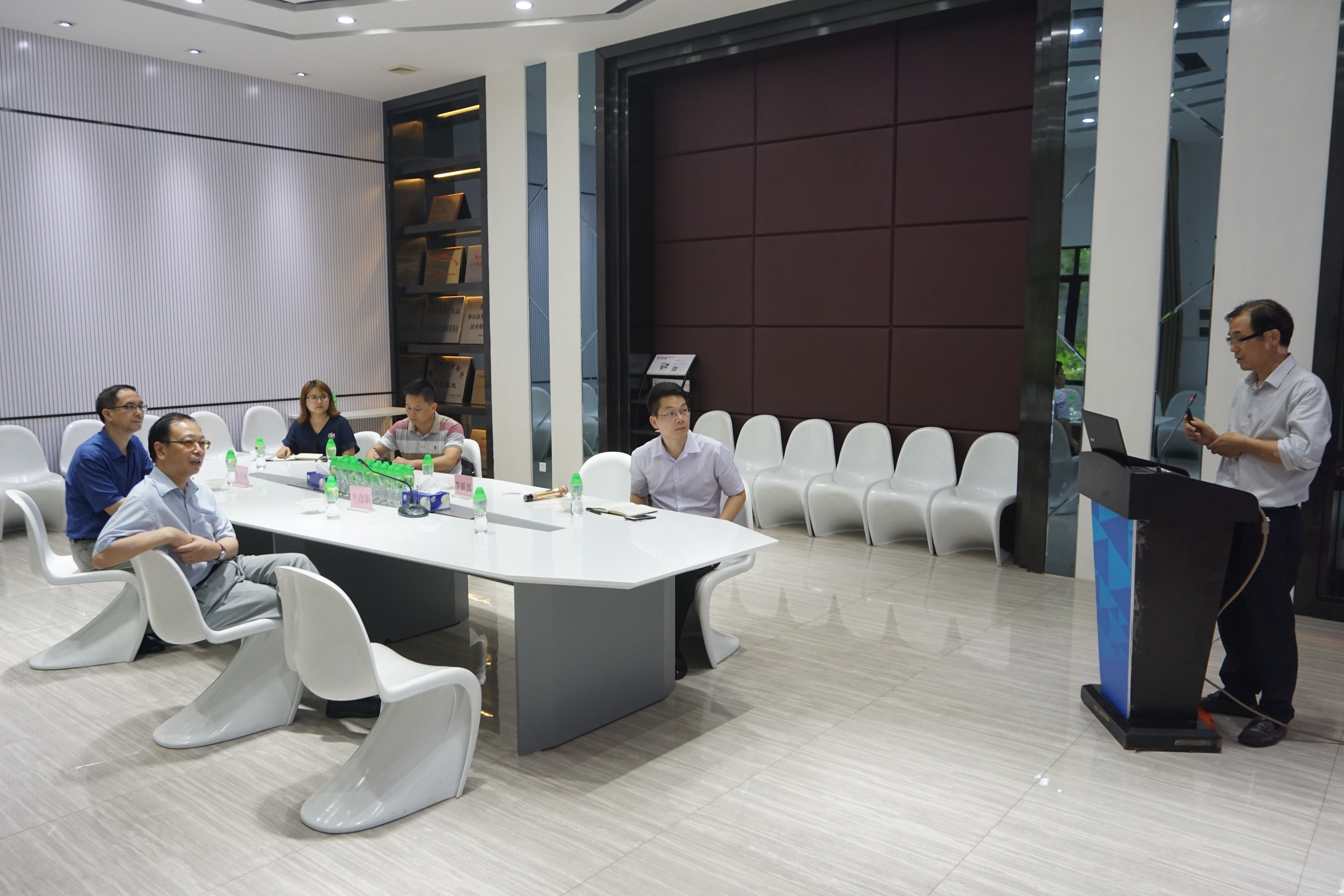 佛山市委统战部到新媒体产业园实地考察