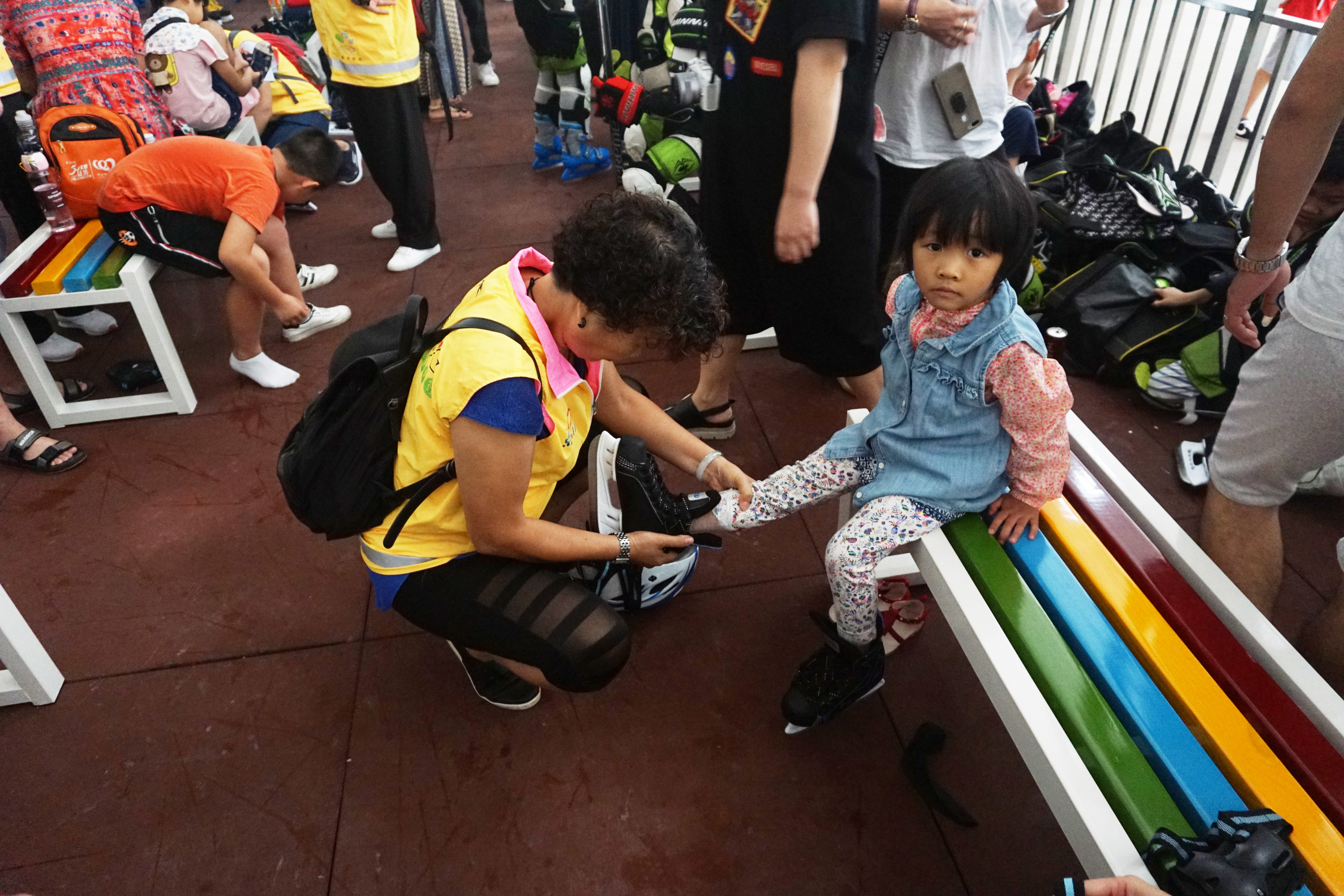 新媒体园助力佛山举办首次冰上公益体验活动