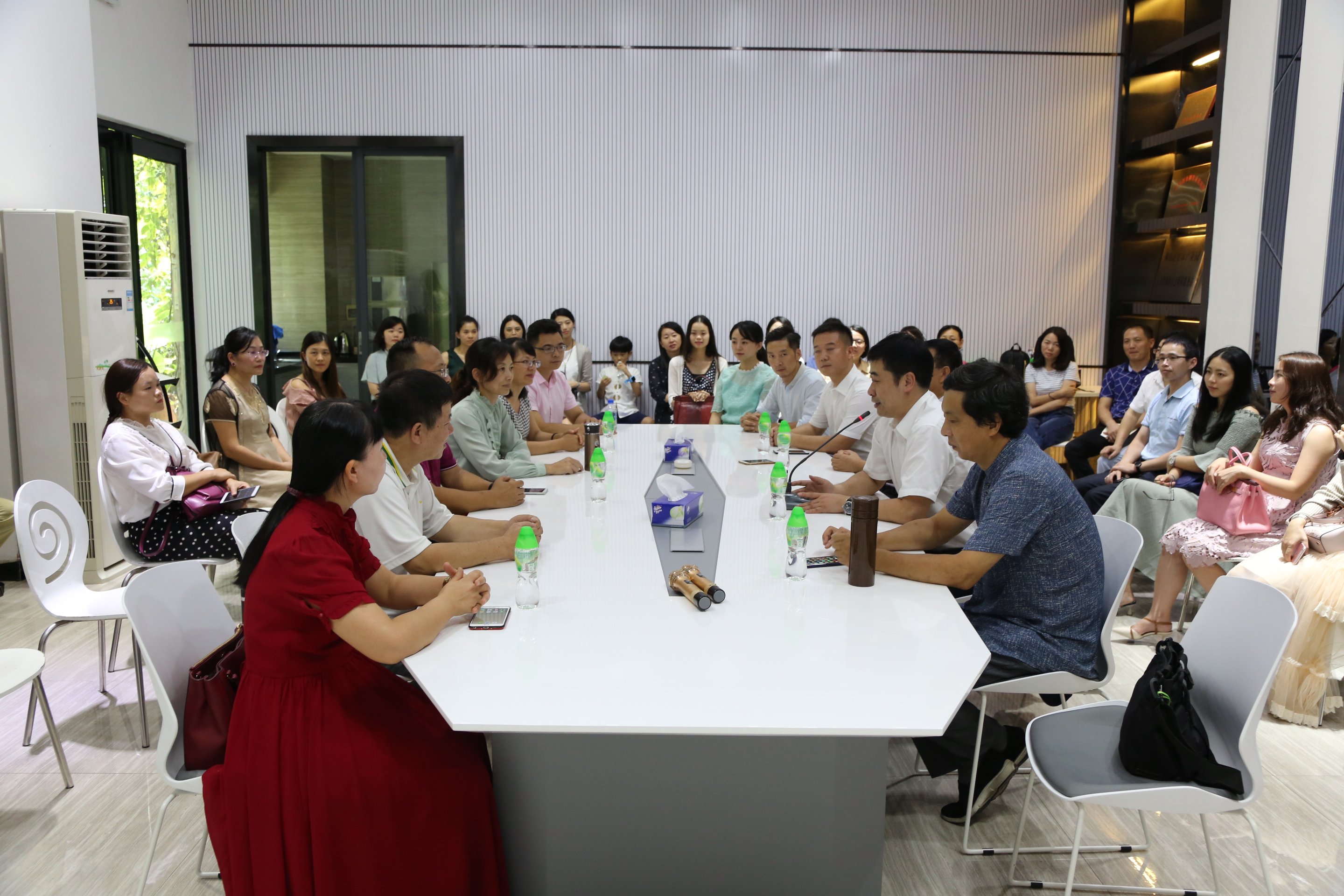 用耳朵听见美——朗诵艺术沙龙走进广东新媒体产业园